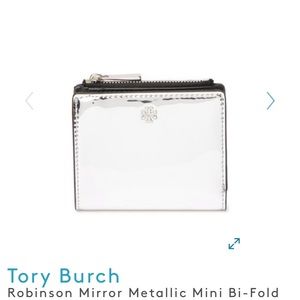 Like new, Tory Burch Robinson Mirrored Wallet